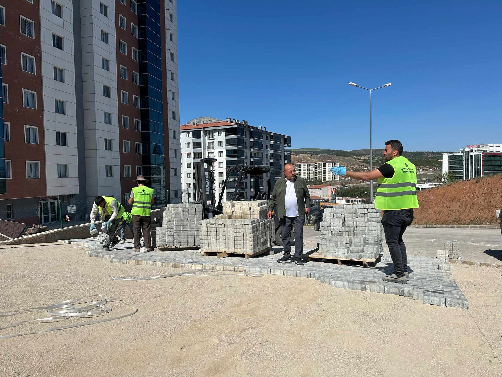 yol-yapim-calismalarimizi-araliksiz-surduruyoruz